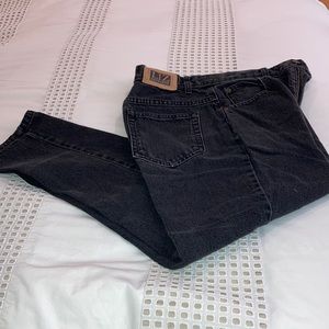 Petite classic black jeans. Lizwear.